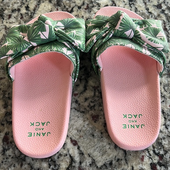 Janie&Jack Palm Bow Pool Slides - Picture 4 of 6